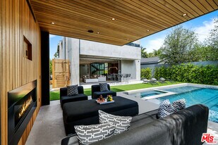 434 Flores St in Los Angeles, CA - Building Photo