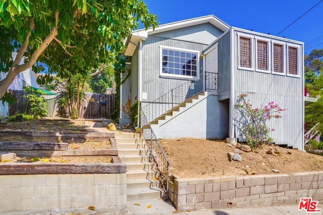 2225 Baxter St in Los Angeles, CA - Building Photo