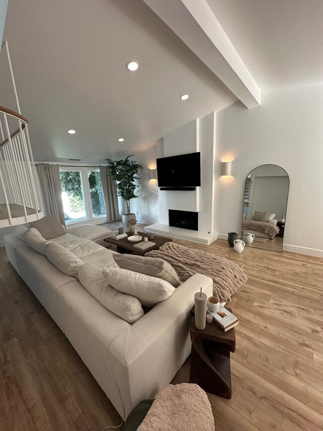 16974 Escalon Dr in Los Angeles, CA - Building Photo - Building Photo