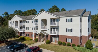 The Summit on 401 in Fayetteville, NC - Foto de edificio - Building Photo