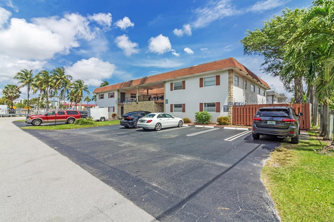 344 SW 1st St in Pompano Beach, FL - Building Photo