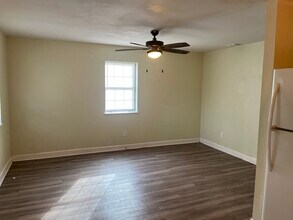 6740 Apalachee Pky, Unit B in Tallahassee, FL - Building Photo - Building Photo