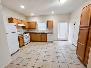 2319-2331 N Desert Willow Ln in Hobbs, NM - Building Photo - Building Photo