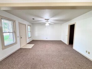 100 S Berlin Rd in Brenham, TX - Building Photo - Building Photo