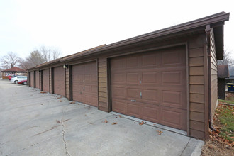 Grandeur Vine Apartments in West Des Moines, IA - Building Photo - Building Photo