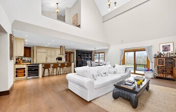 1366 Scuttle Hole Rd in Water Mill, NY - Building Photo - Building Photo