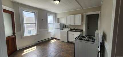 786 Highland Ave in Waterbury, CT - Building Photo - Building Photo