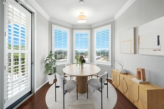 7575 Kirby Dr in Houston, TX - Building Photo - Building Photo