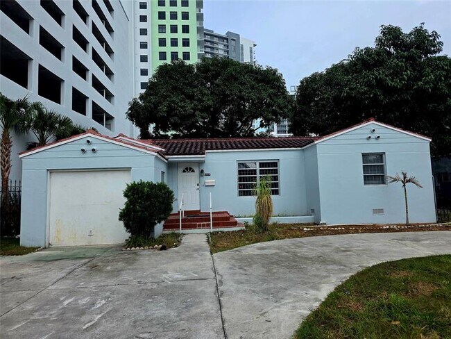 1739 Jackson St in Hollywood, FL - Building Photo - Building Photo