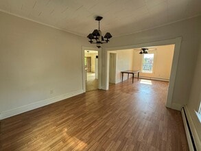 932 Lisbon St, Unit #2 in Lewiston, ME - Foto de edificio - Building Photo