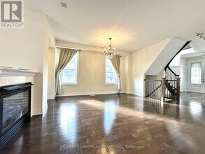 207 Hunting Ridges Dr in Richmond Hill, ON - Building Photo - Building Photo