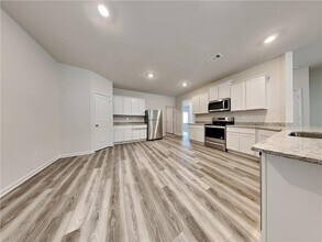 332 Oliver Dr in Locust Grove, GA - Building Photo - Building Photo