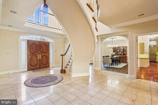 9939 Bentcross Dr in Potomac, MD - Building Photo