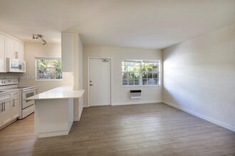 6511 Santona St in Coral Gables, FL - Building Photo - Building Photo