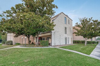 3045 Walnut Bend Ln in Houston, TX - Building Photo - Building Photo