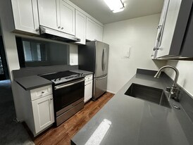 3045 E Theresa St in Long Beach, CA - Building Photo