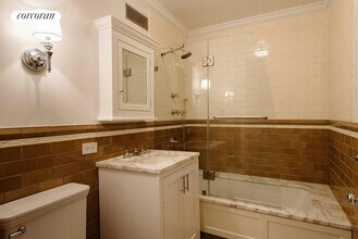 27 W 72nd St in New York, NY - Building Photo - Building Photo