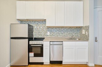 454 9th Ave in New York, NY - Building Photo - Building Photo