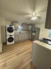 22 Cottage St, Unit 2 in Holbrook, MA - Foto de edificio - Building Photo