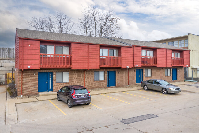 University Townhomes Akron in Akron, OH - Building Photo - Building Photo