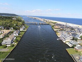 27 Waterman Ave in Rumson, NJ - Building Photo