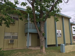 Villa Del Sol Apartments in Lubbock, TX - Building Photo - Building Photo