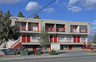 7615 Chico Rd NE in Albuquerque, NM - Building Photo - Building Photo