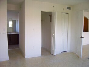 445 SW 11th St, Unit 203 in Miami, FL - Building Photo - Building Photo