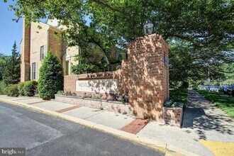 7530 Westlake Terrace in Bethesda, MD - Building Photo - Building Photo