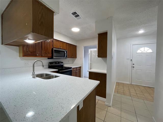 1404 Shufford St in Irving, TX - Building Photo - Building Photo