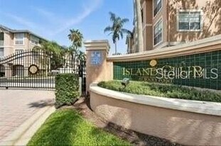 2212 Bay Club Cir in Tampa, FL - Building Photo