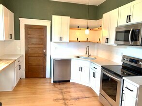 1107 S Grant Ave, Unit Unit #1 main floor apartment in Tacoma, WA - Building Photo - Building Photo