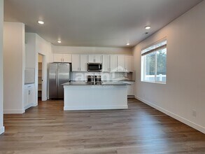 7713 Brenden St SW in Olympia, WA - Building Photo - Building Photo