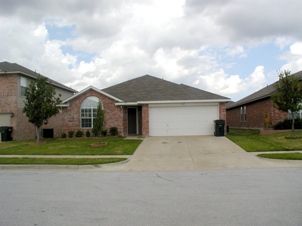 5517 Timber Ridge Ct in Watauga, TX - Building Photo