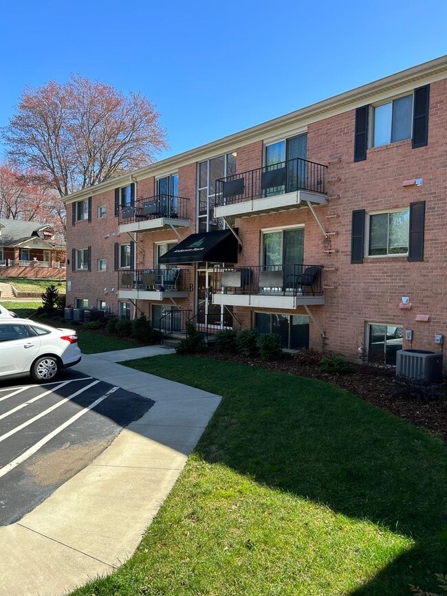 106 S Anderson St in Morganton, NC - Building Photo - Building Photo