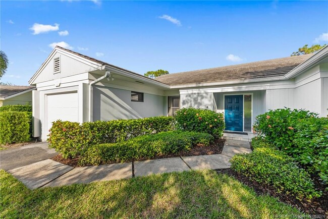 2108 NW Greenbriar Ln in Palm City, FL - Foto de edificio - Building Photo