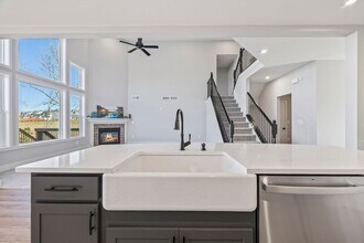 72 Clear Lk Pkwy in Hoschton, GA - Building Photo - Building Photo