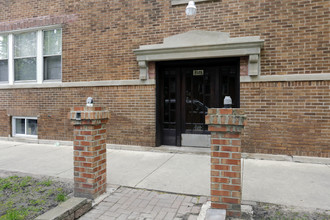 2525 W Arthur Ave in Chicago, IL - Building Photo - Building Photo