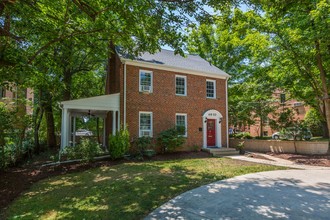 4810 Chevy Chase Dr in Chevy Chase, MD - Building Photo - Building Photo