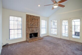 10702 Tall Oak Dr in Fort Worth, TX - Building Photo - Building Photo