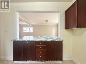 1048 Kennedy Rd in Toronto, ON - Building Photo - Building Photo