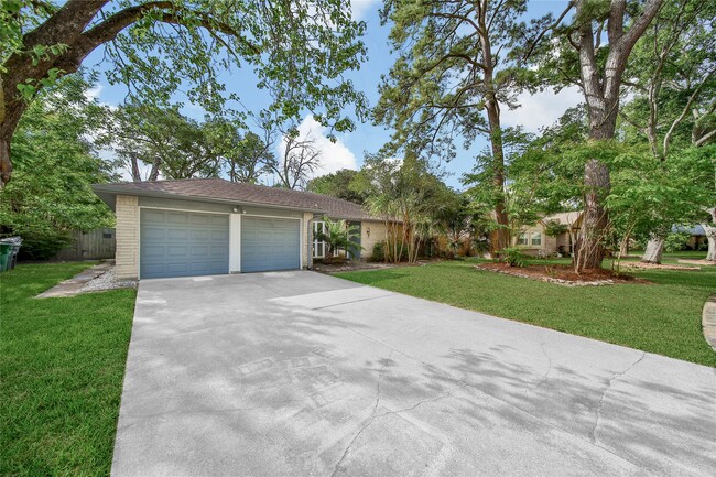 property at 2006 Mermaid Ln