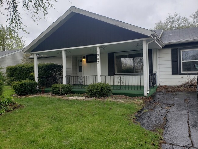 property at 1902 Inner Cir Dr