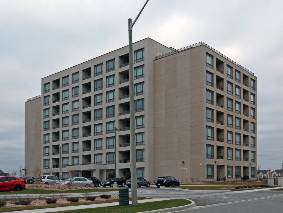 The Grand Vista in Oshawa, ON - Building Photo