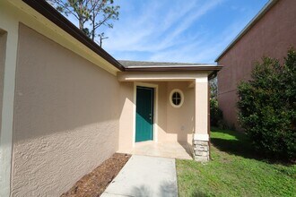 1116 Lake Shore Ranch Dr in Seffner, FL - Building Photo - Building Photo
