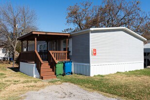 120A Parker Dr in Sanger, TX - Building Photo