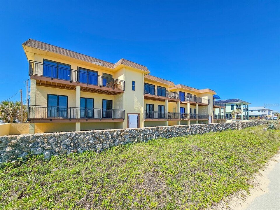 2129 N Ocean Shore Blvd in Flagler Beach, FL - Building Photo
