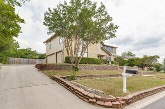 7705 Skylake Dr in Fort Worth, TX - Foto de edificio - Building Photo