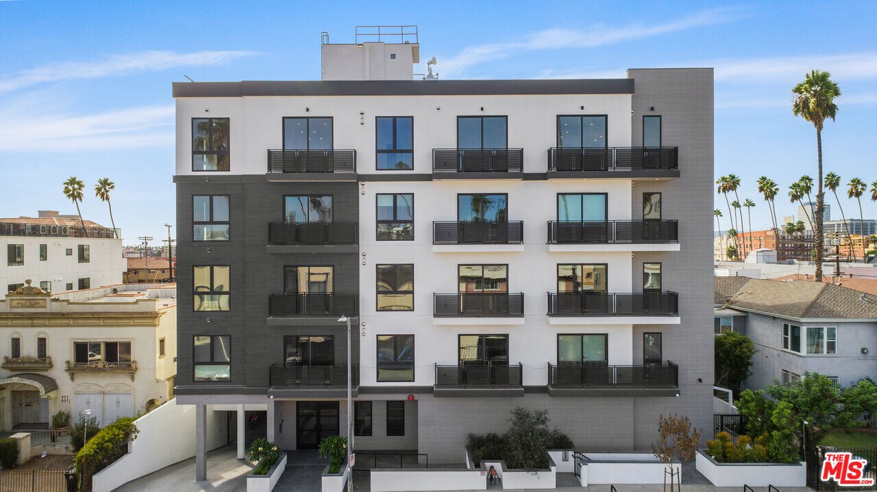 927 Fedora St in Los Angeles, CA - Building Photo