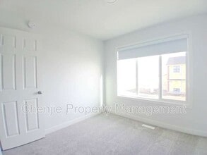 5100 River’s Edge Wy NW in Edmonton, AB - Building Photo - Building Photo